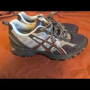 Women’s ASICS gel enduro 7 running shoes.